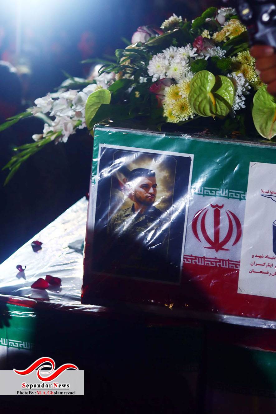 خداحافظ رفیق ...
گزارش تصویری مراسم وداع و تشییع شهدای رفسنجانی آسایشگاه ارتش منطقه بمپور
در قاب دوربین محمد امین غلامرضایی
