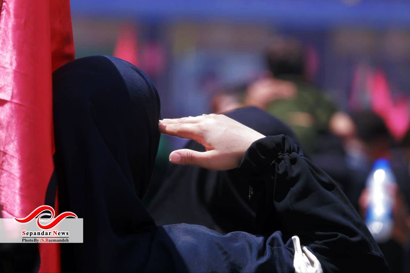 عکس سعیده بازمانده مراسم بدرقه آقای شهید ایران 14تیرماه 1405