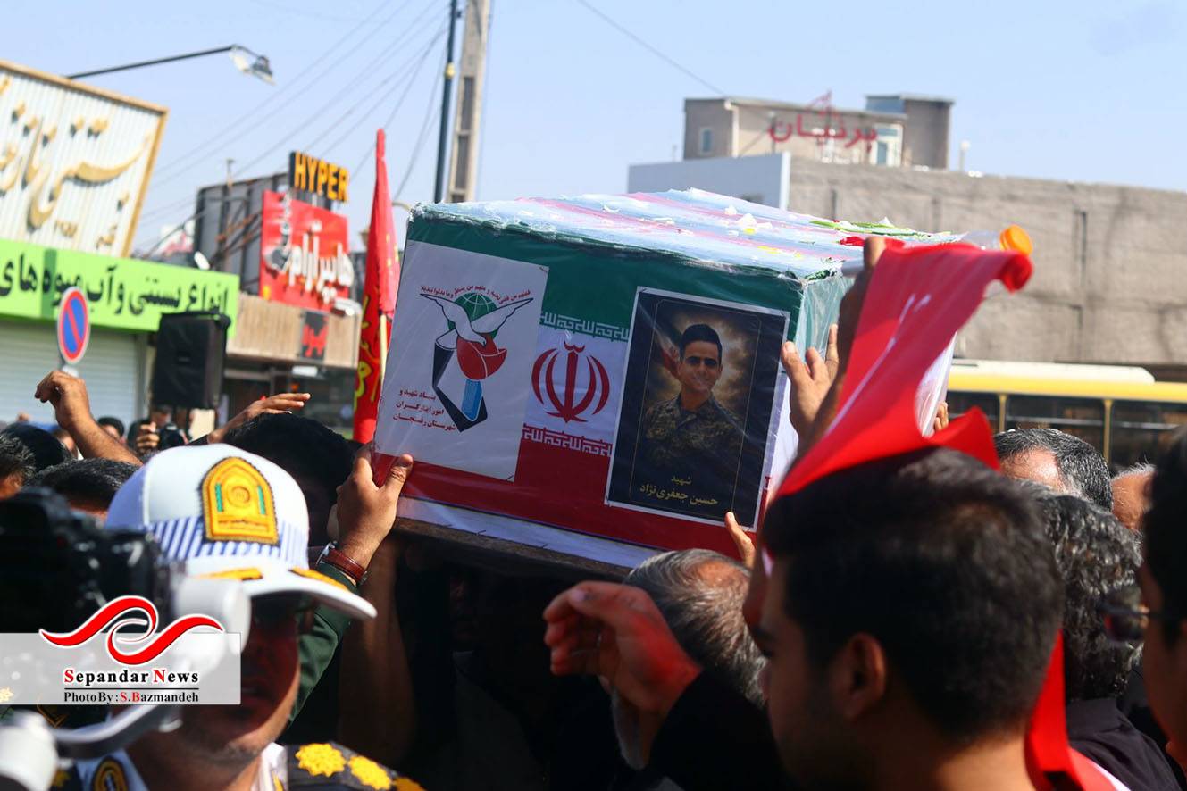 خداحافظ رفیق ...
گزارش تصویری مراسم وداع و تشییع شهدای رفسنجانی آسایشگاه ارتش منطقه بمپور
در قاب دوربین محمد امین غلامرضایی