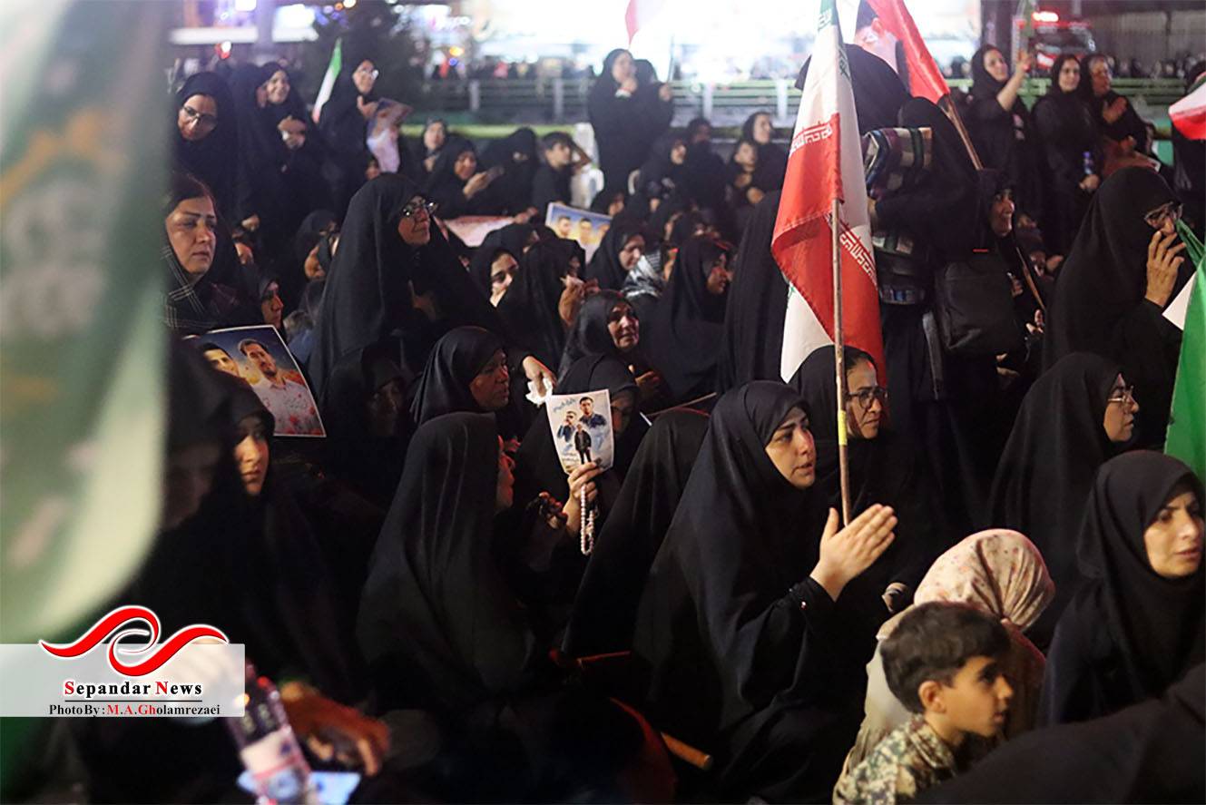 خداحافظ رفیق ...
گزارش تصویری مراسم وداع و تشییع شهدای رفسنجانی آسایشگاه ارتش منطقه بمپور
در قاب دوربین محمد امین غلامرضایی