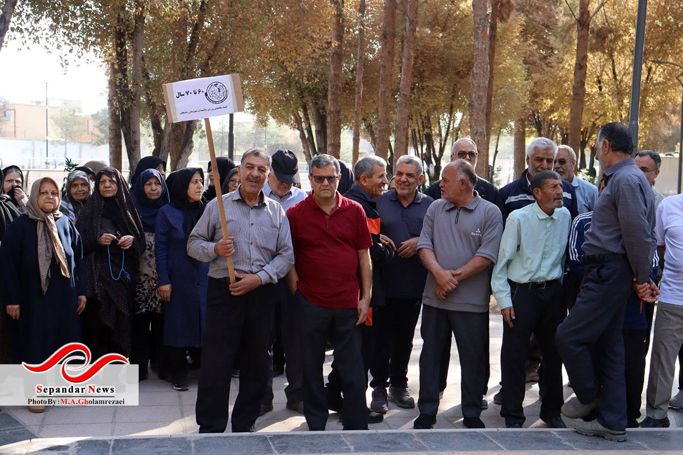 برگزاری همایش پیادهروی و بازیهای تعادلی سالمندان در رفسنجان به مناسبت هفته تربیت بدنی