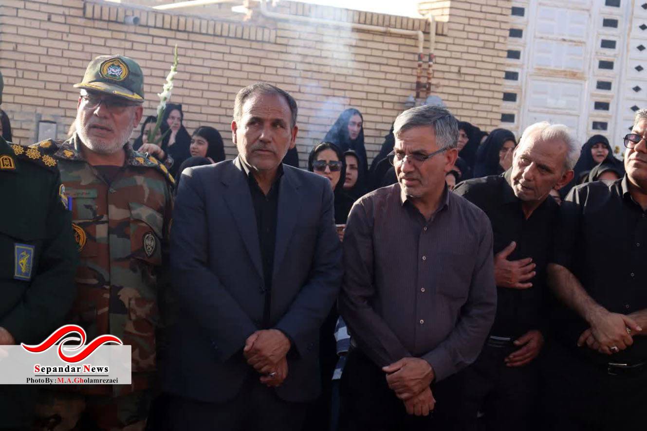 خداحافظ رفیق ...
گزارش تصویری مراسم وداع و تشییع شهدای رفسنجانی آسایشگاه ارتش منطقه بمپور
در قاب دوربین محمد امین غلامرضایی