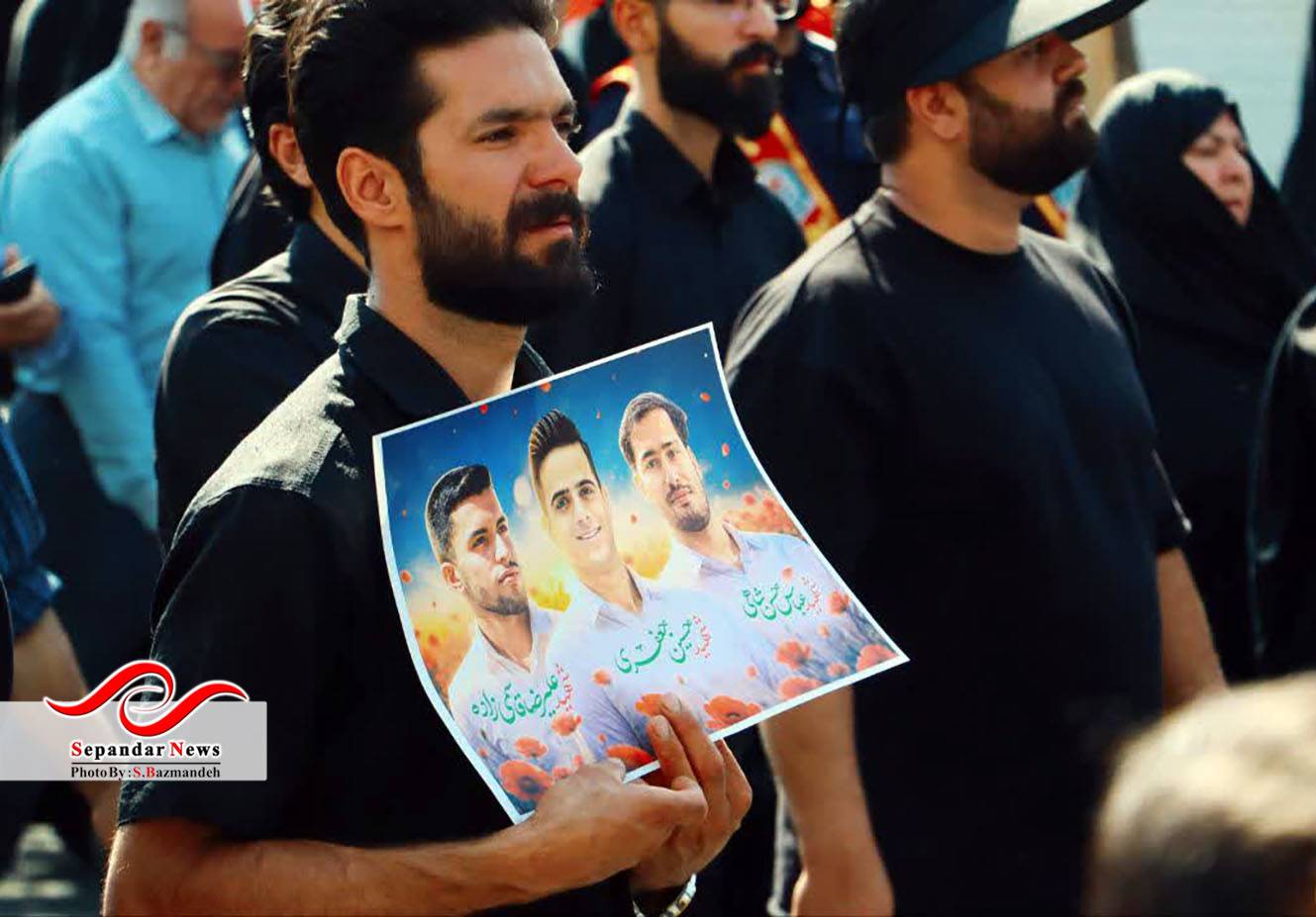 خداحافظ رفیق ...
گزارش تصویری مراسم وداع و تشییع شهدای رفسنجانی آسایشگاه ارتش منطقه بمپور
در قاب دوربین سعیده بازمانده
