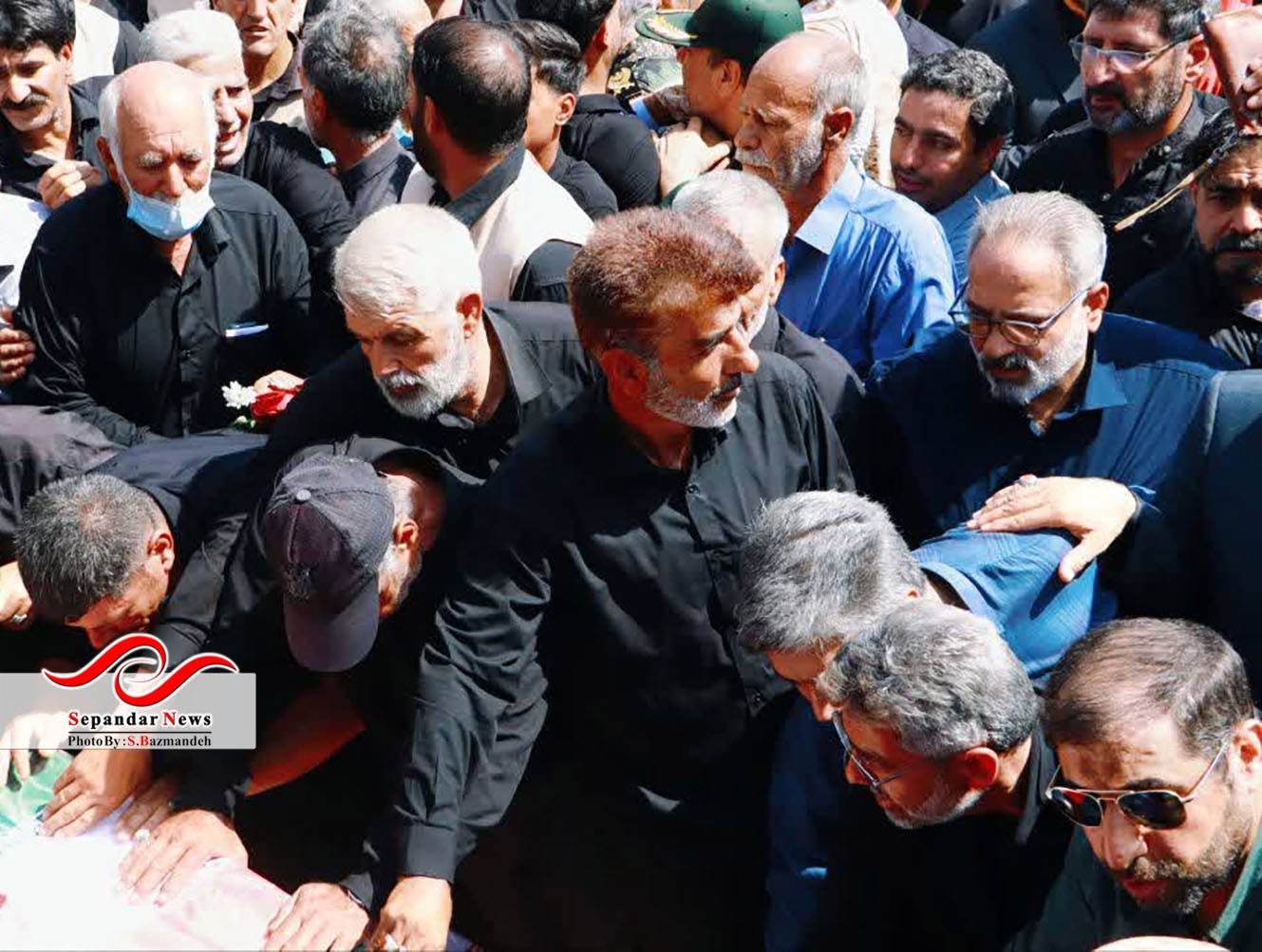 خداحافظ رفیق ...
گزارش تصویری مراسم وداع و تشییع شهدای رفسنجانی آسایشگاه ارتش منطقه بمپور
در قاب دوربین سعیده بازمانده