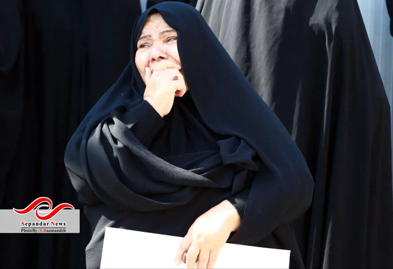 خداحافظ رفیق ...
گزارش تصویری مراسم وداع و تشییع شهدای رفسنجانی آسایشگاه ارتش منطقه بمپور
در قاب دوربین سعیده بازمانده