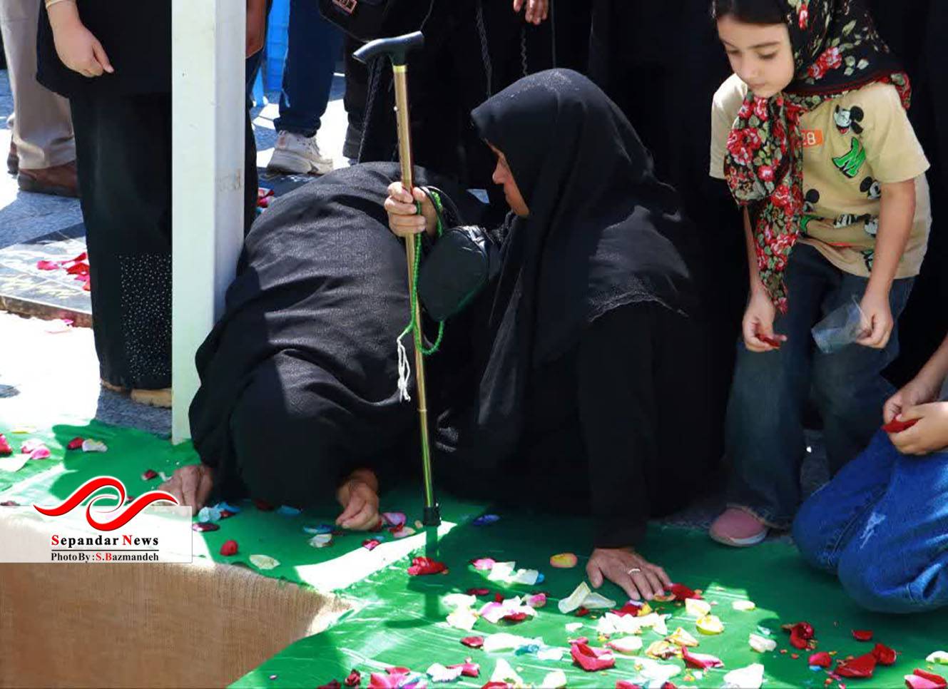 خداحافظ رفیق ...
گزارش تصویری مراسم وداع و تشییع شهدای رفسنجانی آسایشگاه ارتش منطقه بمپور
در قاب دوربین سعیده بازمانده