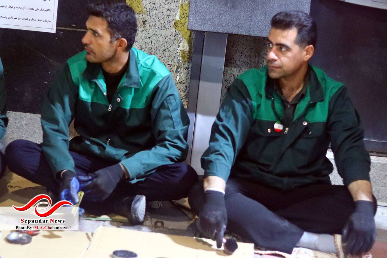 سبزپوشانی که این شبها جوری دیگر سیما شهر را زیبا می کنند
