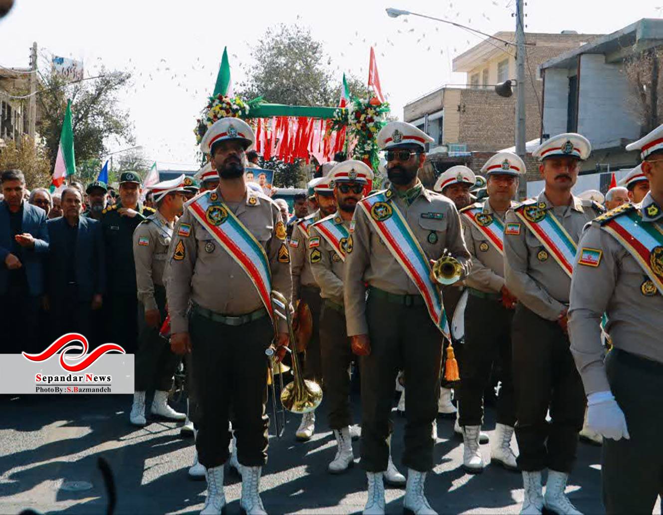 خداحافظ رفیق ...
گزارش تصویری مراسم وداع و تشییع شهدای رفسنجانی آسایشگاه ارتش منطقه بمپور
در قاب دوربین سعیده بازمانده