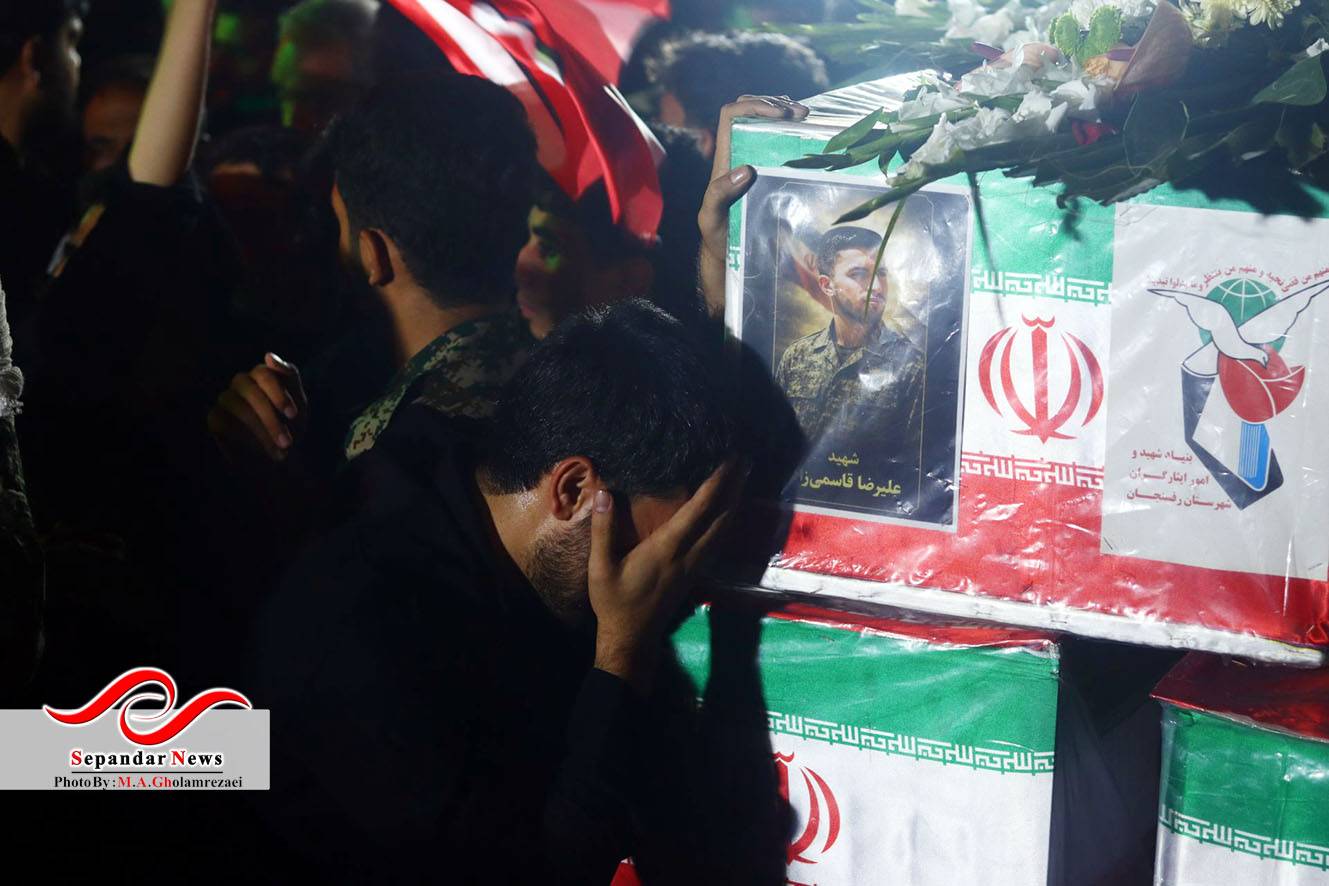 خداحافظ رفیق ...
گزارش تصویری مراسم وداع و تشییع شهدای رفسنجانی آسایشگاه ارتش منطقه بمپور
در قاب دوربین محمد امین غلامرضایی