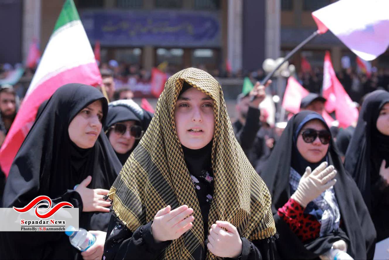 عکس سعیده بازمانده مراسم بدرقه آقای شهید ایران 14تیرماه 1405