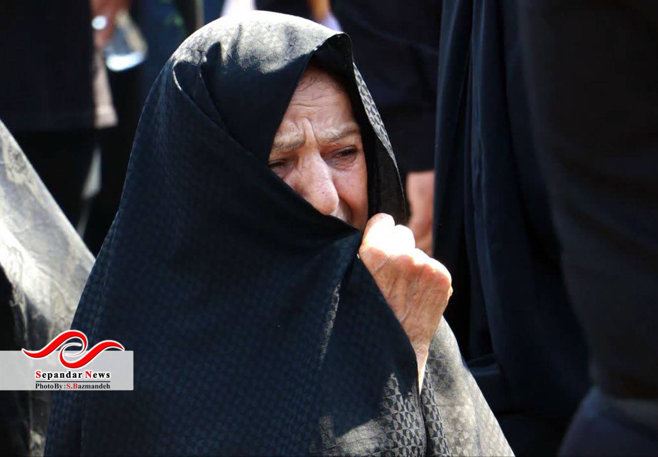 خداحافظ رفیق ...
گزارش تصویری مراسم وداع و تشییع شهدای رفسنجانی آسایشگاه ارتش منطقه بمپور
در قاب دوربین سعیده بازمانده