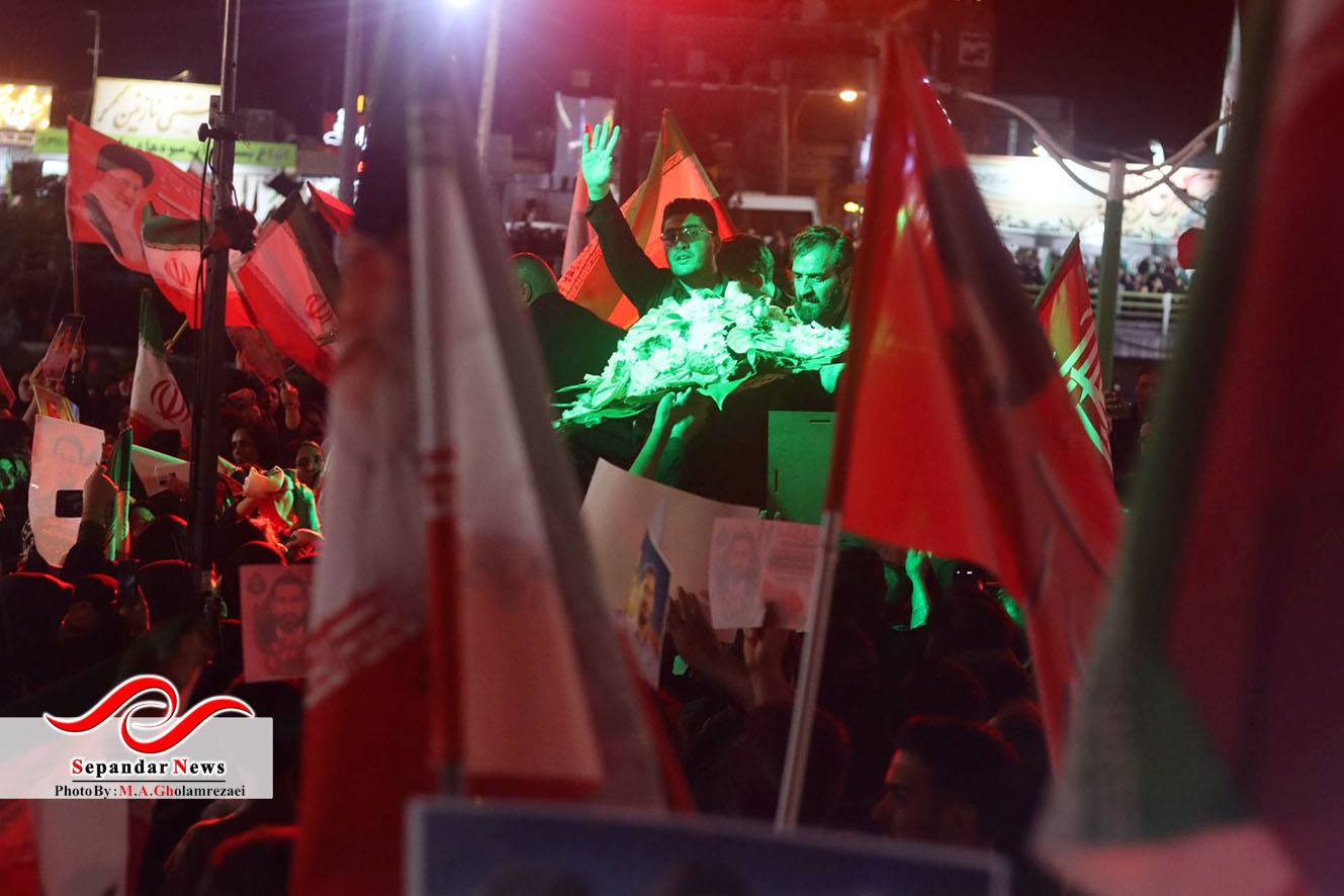 خداحافظ رفیق ...
گزارش تصویری مراسم وداع و تشییع شهدای رفسنجانی آسایشگاه ارتش منطقه بمپور
در قاب دوربین محمد امین غلامرضایی