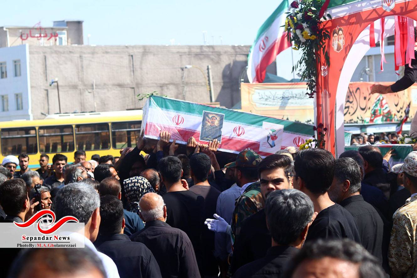 خداحافظ رفیق ...
گزارش تصویری مراسم وداع و تشییع شهدای رفسنجانی آسایشگاه ارتش منطقه بمپور
در قاب دوربین محمد امین غلامرضایی