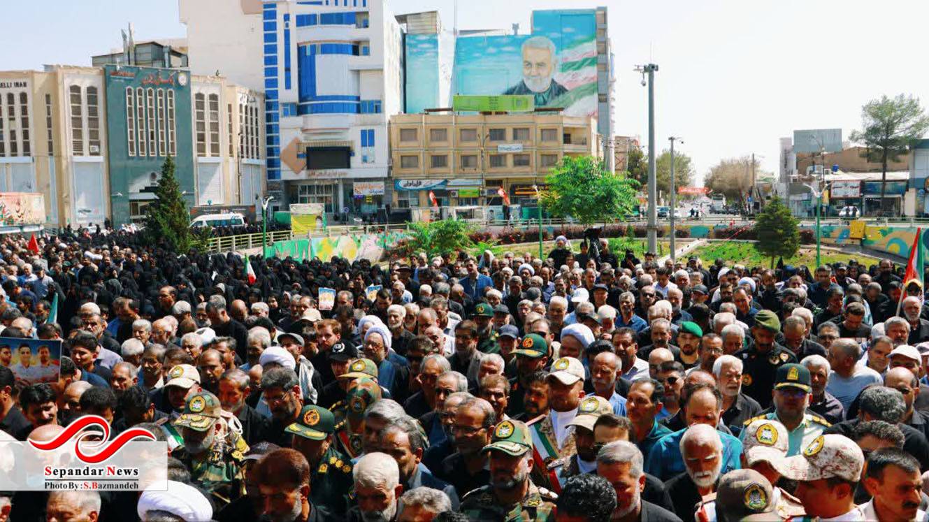 خداحافظ رفیق ...
گزارش تصویری مراسم وداع و تشییع شهدای رفسنجانی آسایشگاه ارتش منطقه بمپور
در قاب دوربین سعیده بازمانده