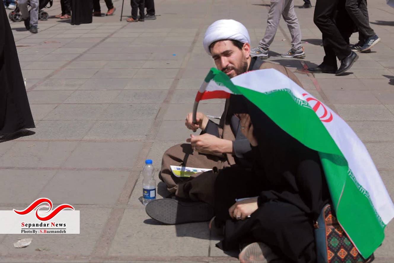 عکس سعیده بازمانده مراسم بدرقه آقای شهید ایران 14تیرماه 1405