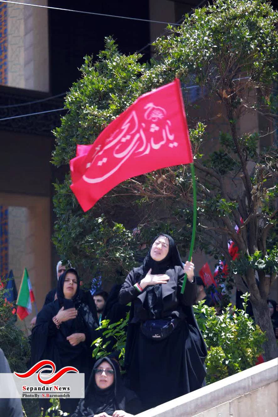 عکس سعیده بازمانده مراسم بدرقه آقای شهید ایران 14تیرماه 1405