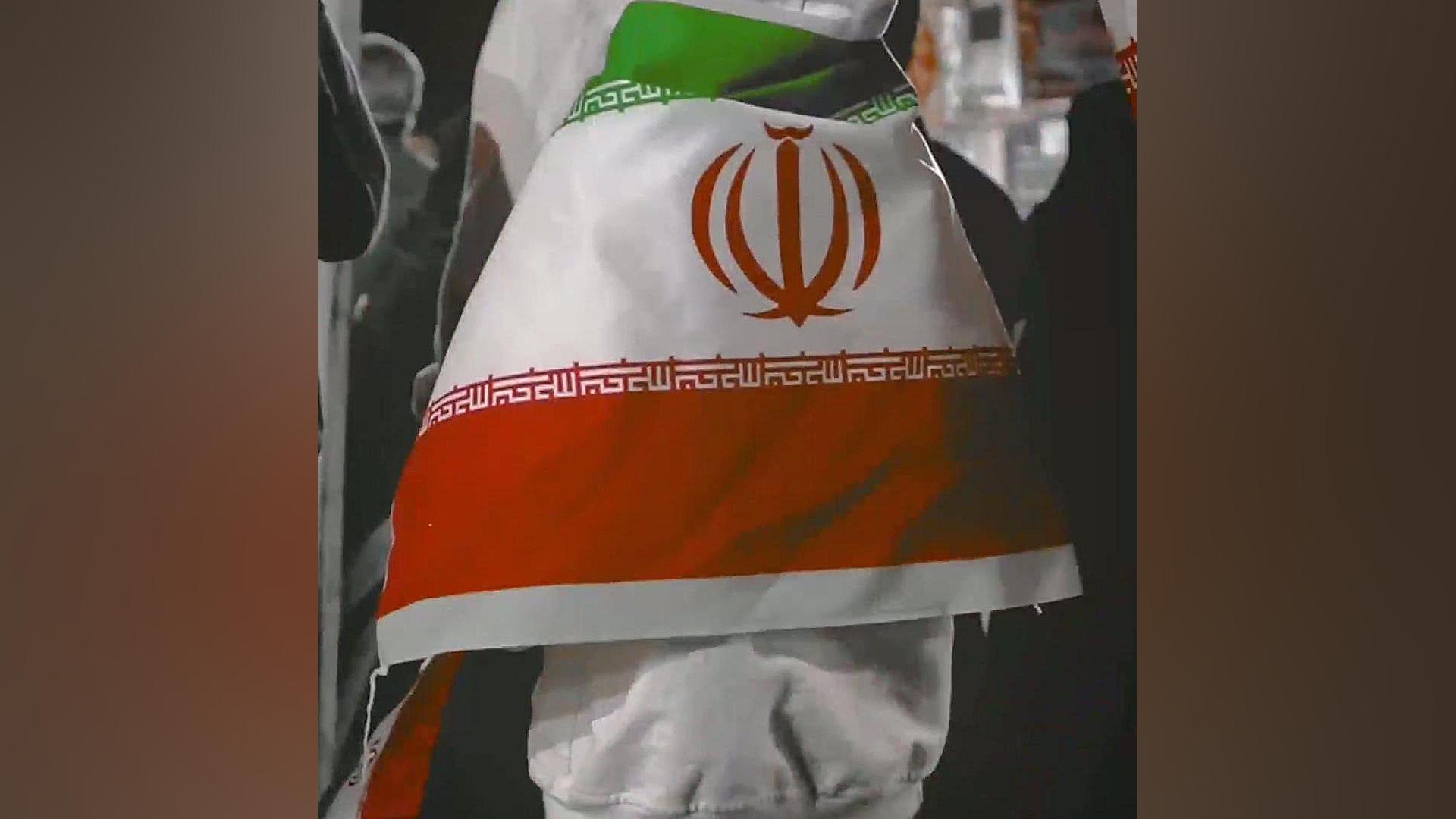 هر آنچه ام وطن فروش نیستم