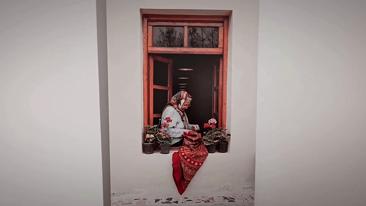 قابی زیبا از نمایشگاه رد عشق در تارو پود