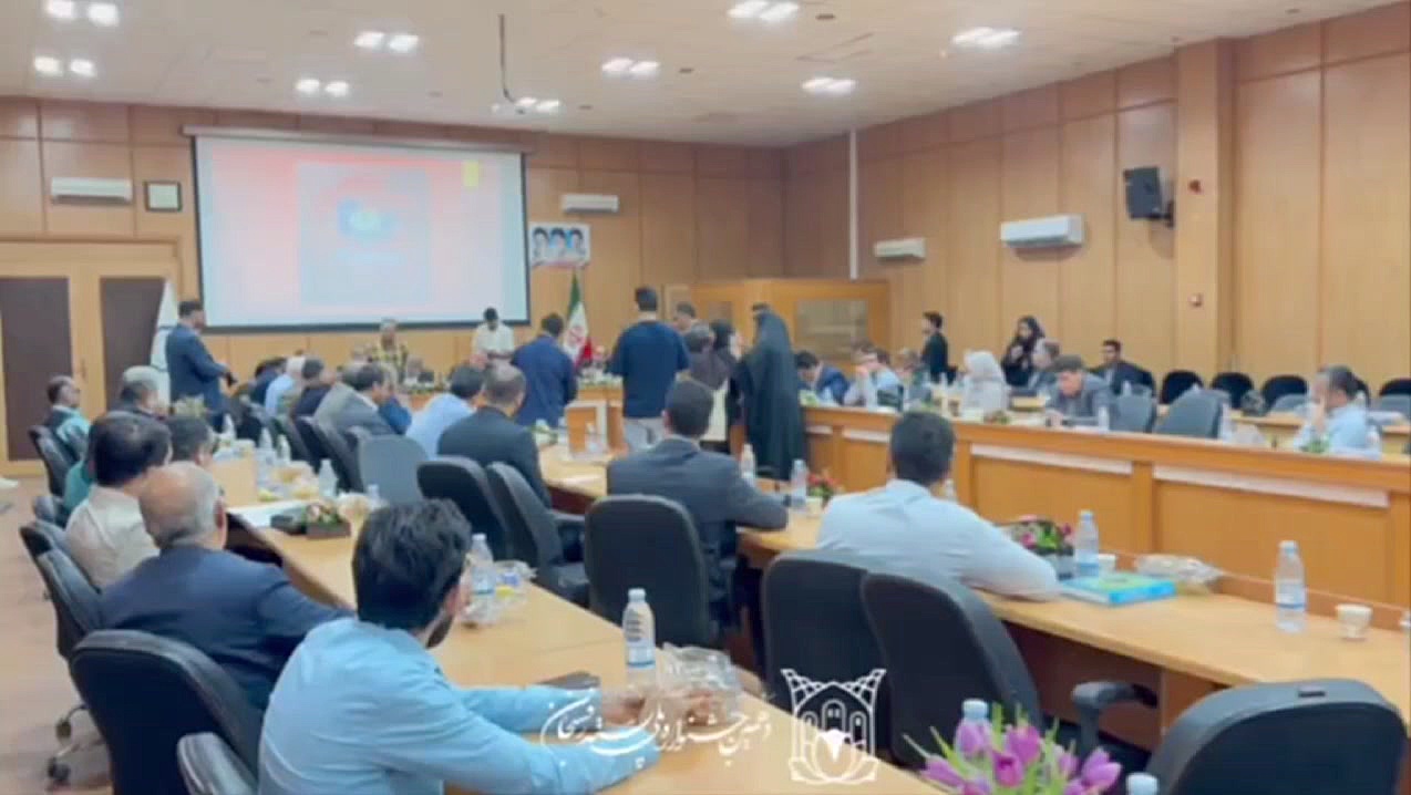 نشست اقتصادی با حضور رئیس و اعضای کمیسیون اقتصادی مجلس در رفسنجان برگزار شد