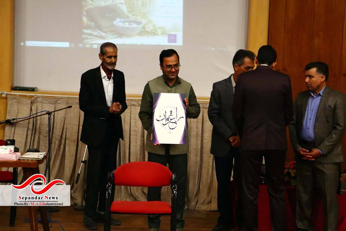 ارغوان جامِ عقیقی به سمن خواهد داد