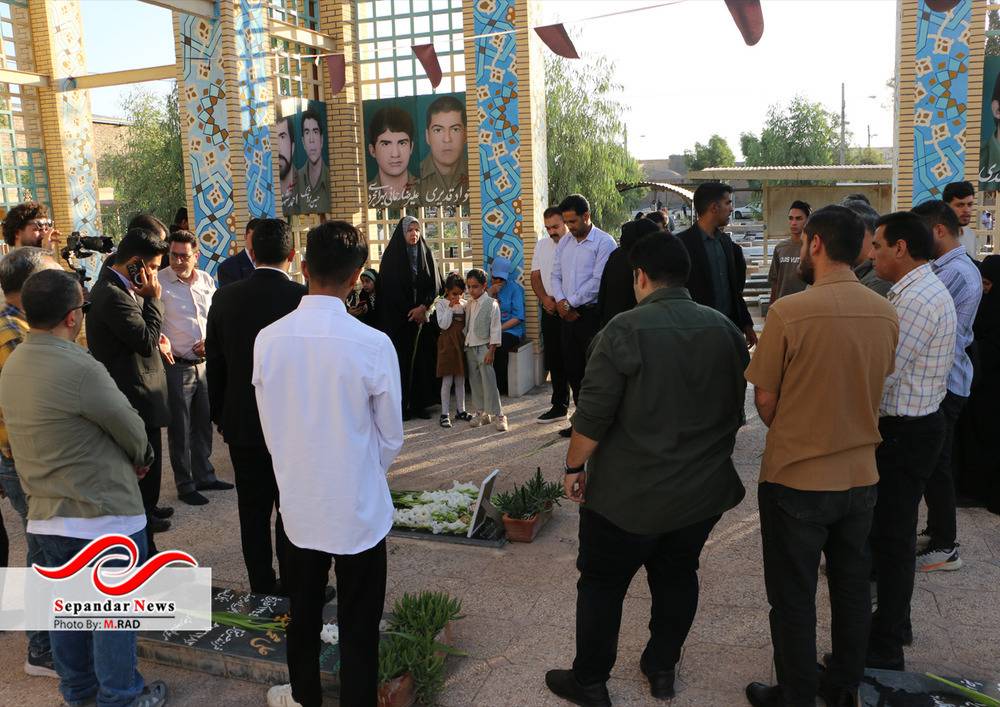  آیین تجدید میثاق با شهدای والامقام و گرامیداشت یاد و خاطره بسیجی شهید مدافع امنیت  " کیان ابوالهادی زاده "