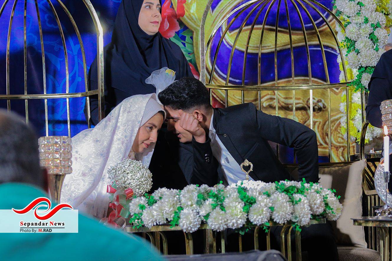 ازدواج آسان سه زوج رفسنجانی در هفتادو نهمین قرار شبانه مردم  رفسنجان درمیدان شهید سلیمانی 