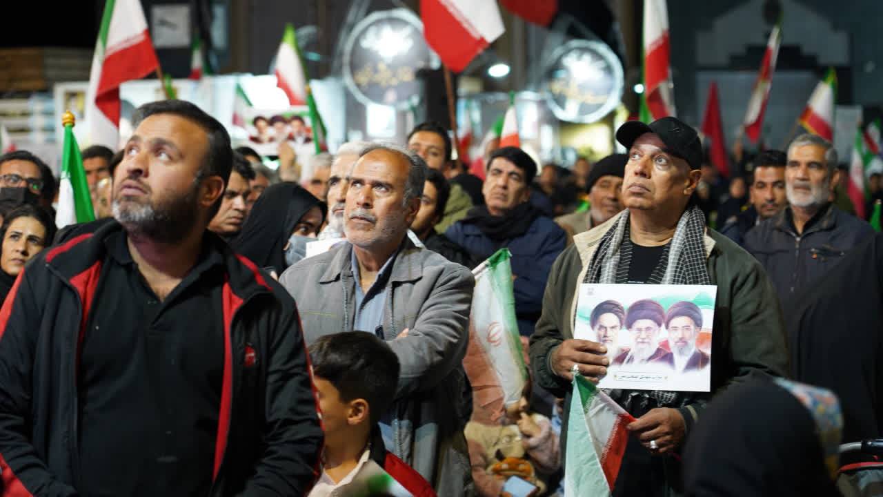 گزارش تصویری بیست و نهمین قرار شبانه مردم رفسنجان با حضور حاج حسین یکتا در میدان شهید سلیمانی