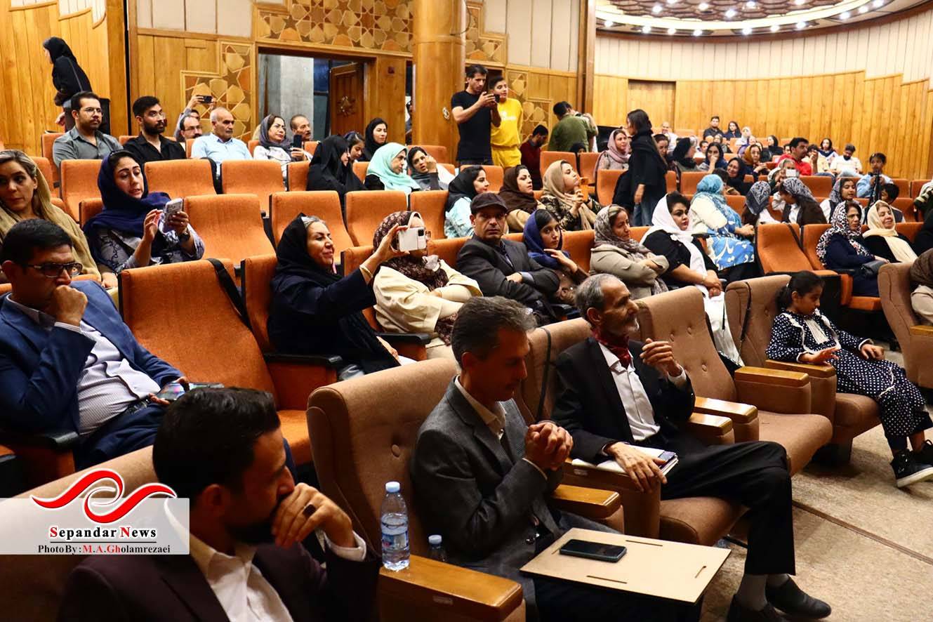 ارغوان جامِ عقیقی به سمن خواهد داد
