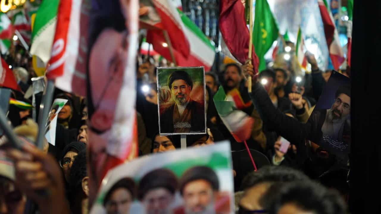 گزارش تصویری بیست و نهمین قرار شبانه مردم رفسنجان با حضور حاج حسین یکتا در میدان شهید سلیمانی