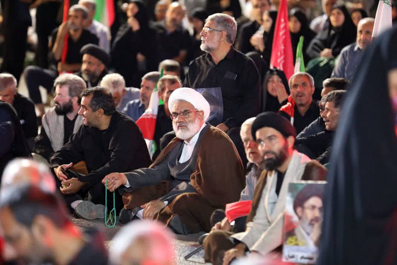 و باری دیگر از صمیم قلبشان با رهبر معظم انقلاب اسلامی بیعت نمودند