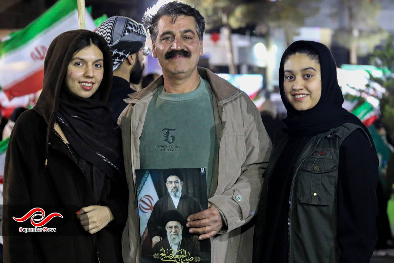  گزارش تصویری سی و یکمین قرار شبانه مردم رفسنجان در میدان شهید سلیمانی

 عکس: محمد احمدی راد
